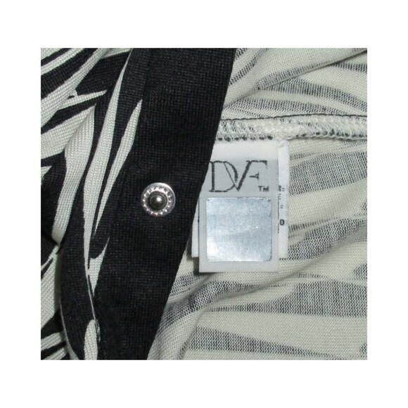 Diane Von Furstenberg Silk Black and White Geometric Print Snap Dress Size 8 - Picture 10 of 11